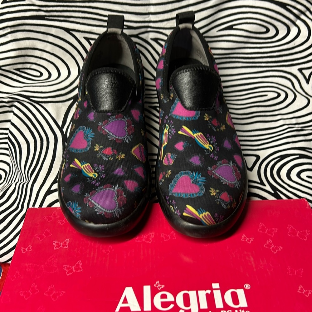 Alegria Eden slip resistant slip ons size 9 39